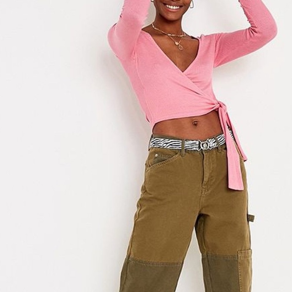 UO WRAP TOP PINK